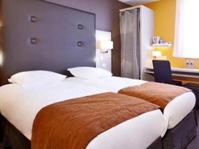 Kyriad Prestige Nord - Valmy 4*