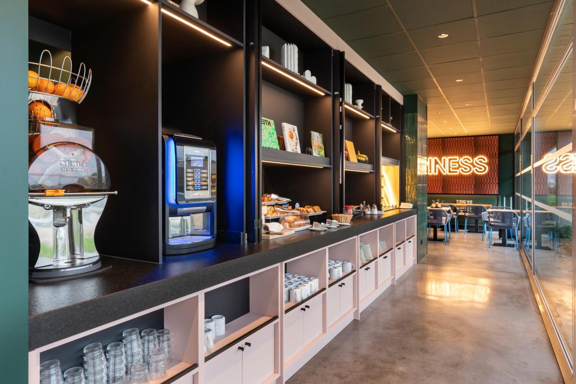 Kyriad Prestige Nord - Valmy Hotel 4*