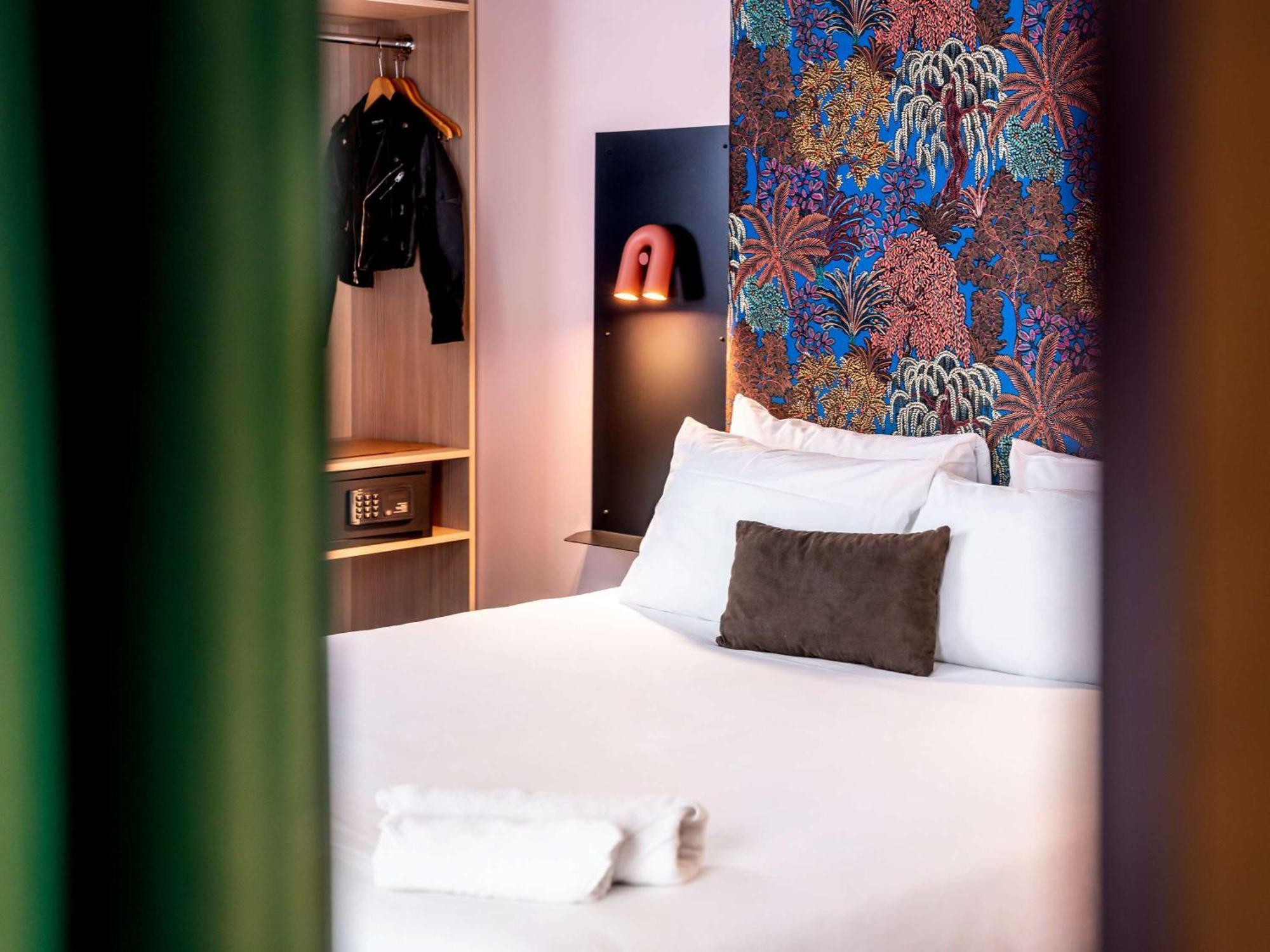 Kyriad Prestige Nord - Valmy Hotel