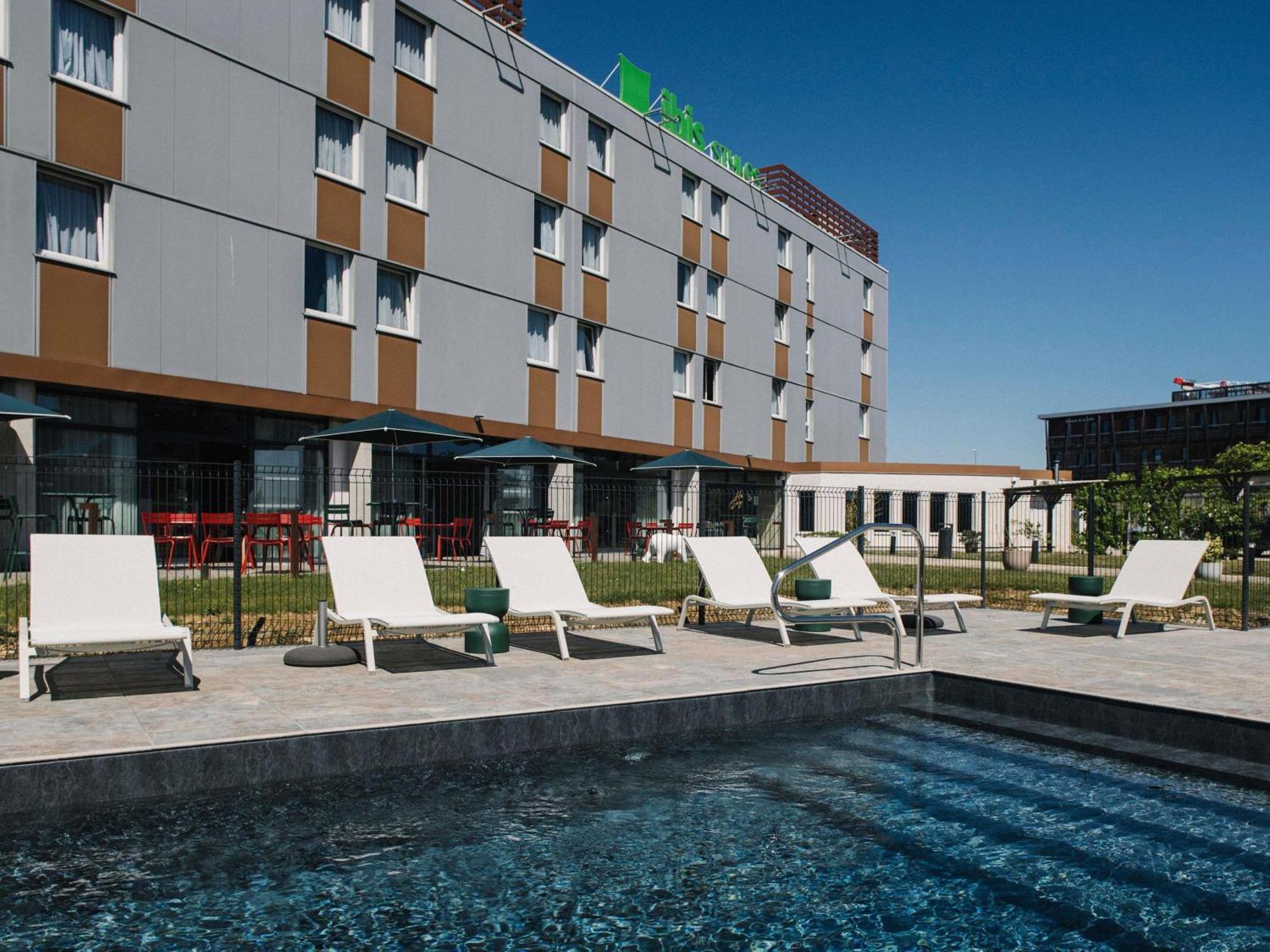 Kyriad Prestige Nord - Valmy Hotel